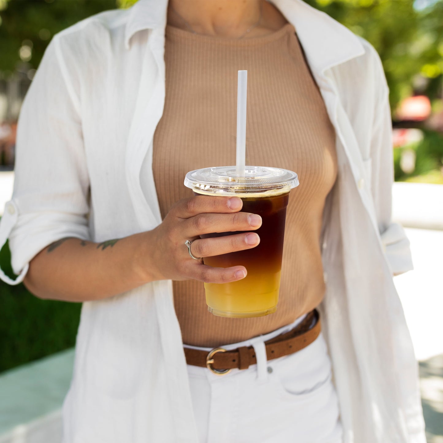 Jolly Chef product gallery image 5 named Plastic Cups with Lids and Straws, Disposable Togo Drinking Cups with 16oz