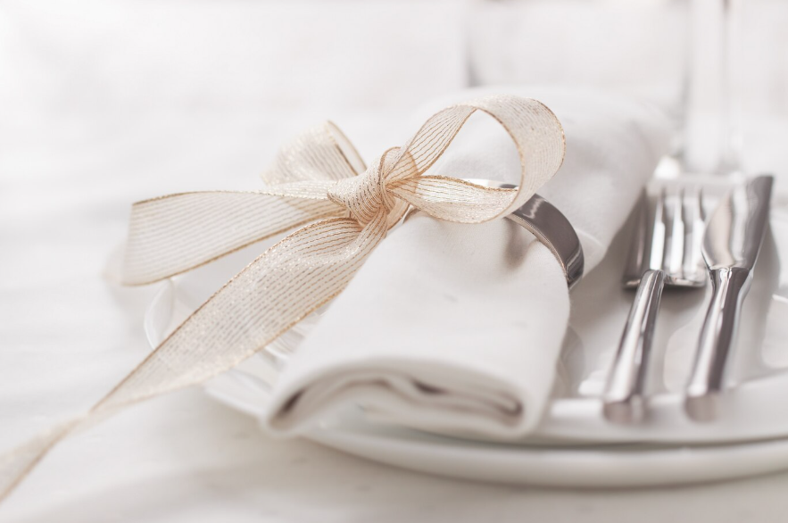 Can I Use Disposable Wedding Tableware for Reception?