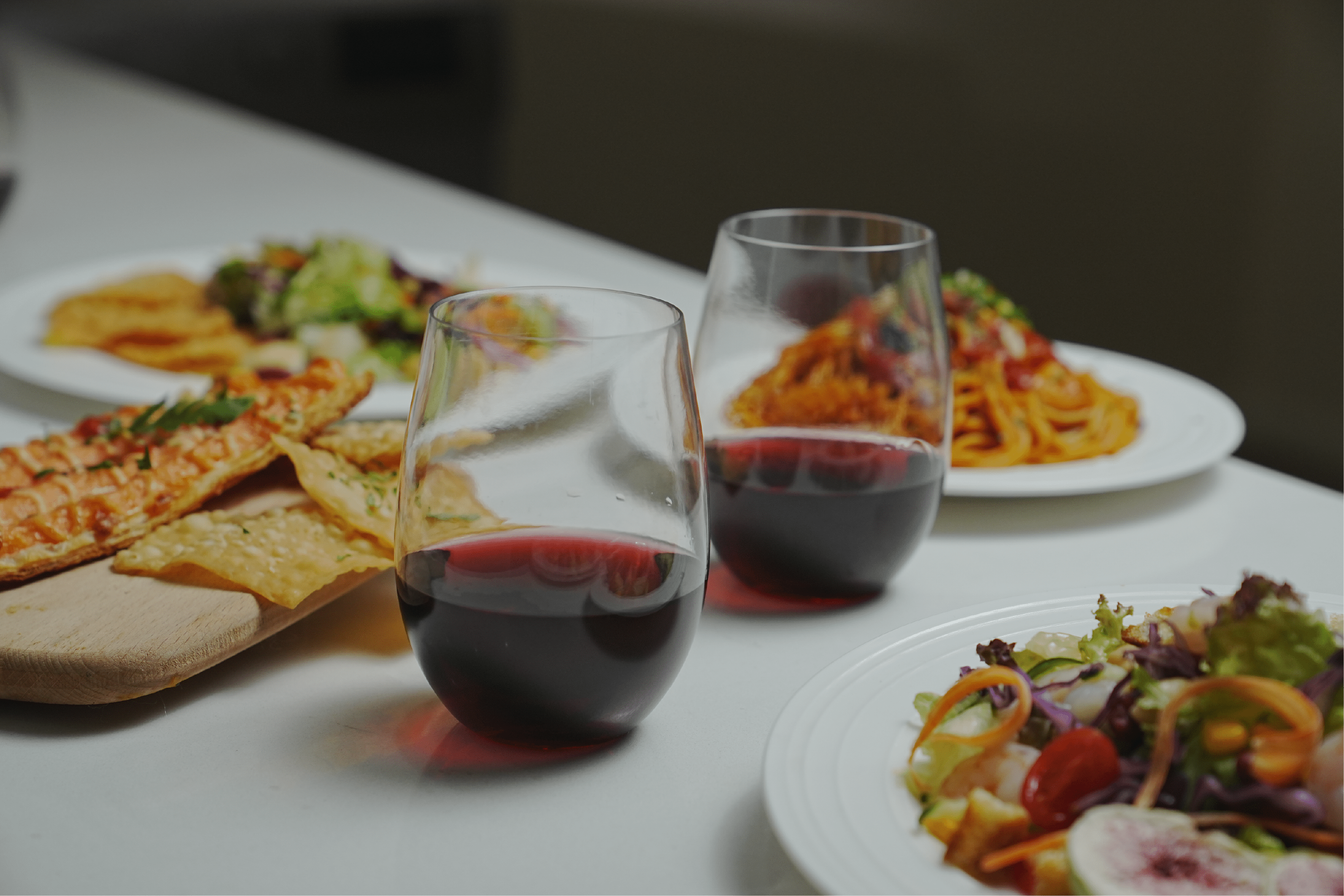 Elevate Your Holiday Party with Perfect Wine Pairings and Elegant Disposable Glassware - JOLLYCHEF