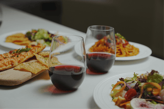 Elevate Your Holiday Party with Perfect Wine Pairings and Elegant Disposable Glassware - JOLLYCHEF