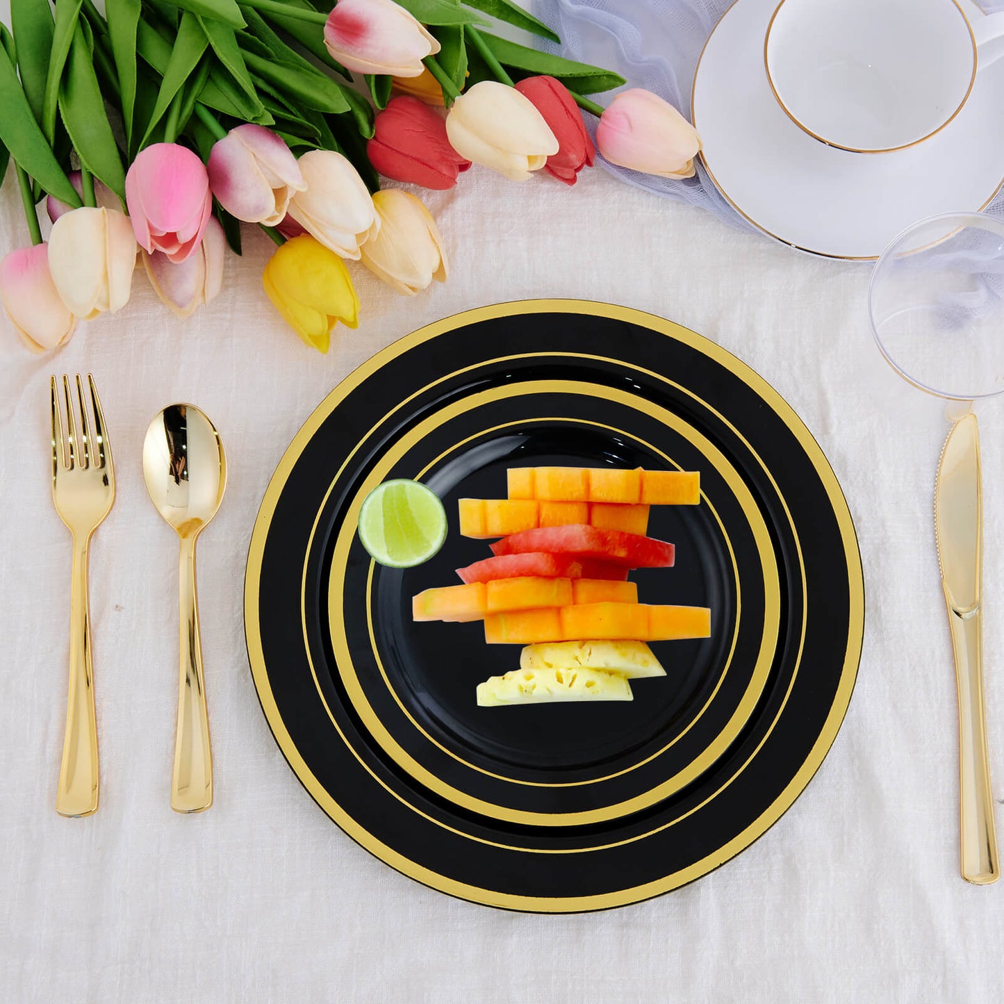 Assiettes et couverts en plastique noir et blanc à bordure dorée (lot de 5)