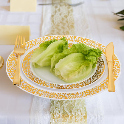 Assiettes, tasses et couverts en plastique à bord doré (lot de 6)